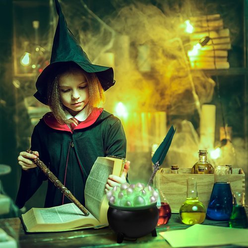AmazingSpark Halloween Witches Cauldron Pen Holder Glow in The Dark Bubbling Witches Cauldron Pot Makeup Brush Pencil Holder for Gothic Desk Decor Halloween Desk Organizer for Spooky Gifts