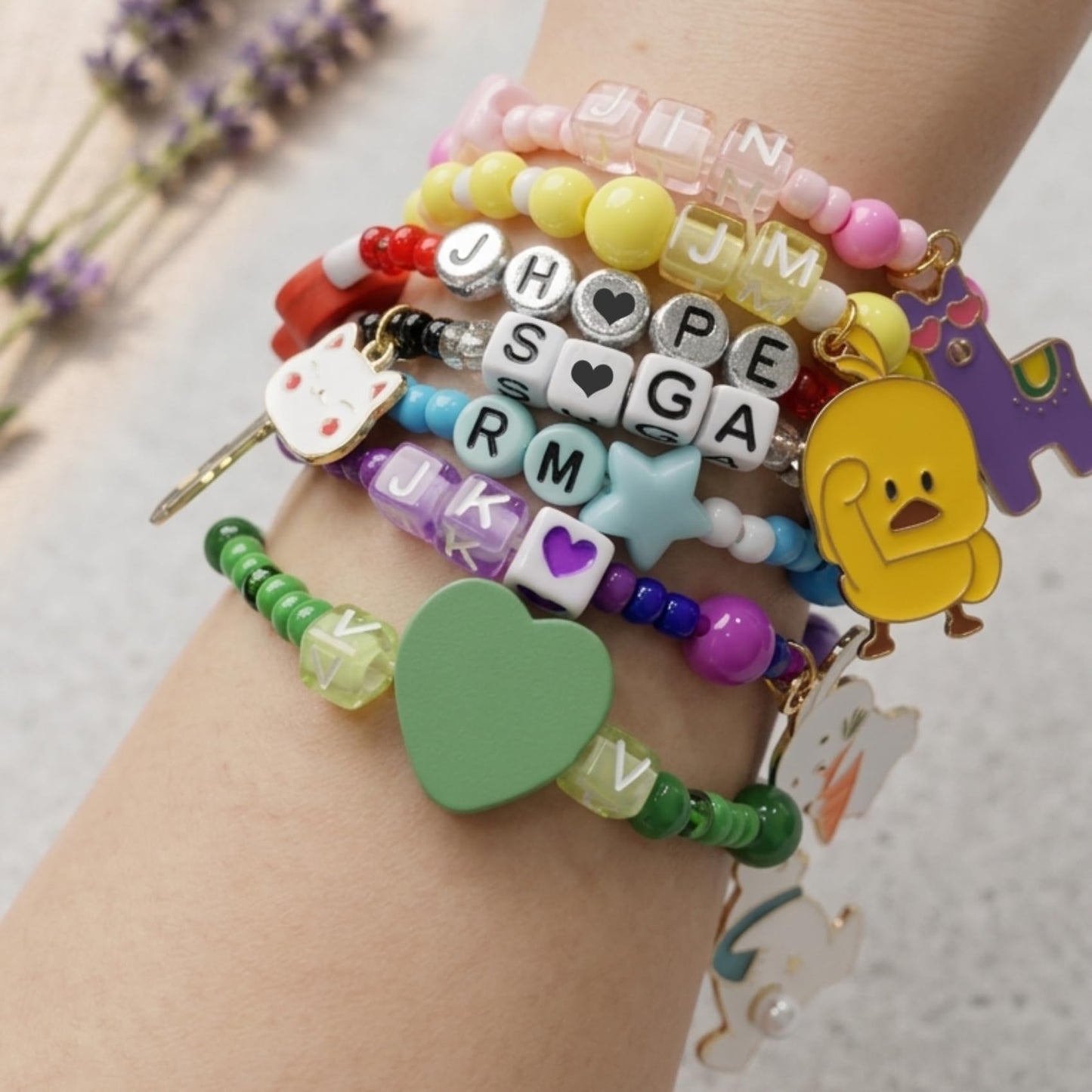 Fasmium 7 PCS Army‘s Bracelets Set - K-pop Inspired Friendship Beaded Bracelets with Letters & Charms - Unique Dream Jewelry Gifts Merch
