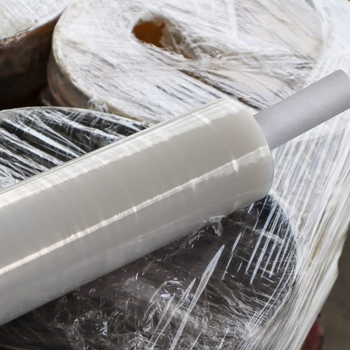 uBoxes Large Cast Stretch Wrap 20" x 1000' 80G Roll with Handle 4 Pack