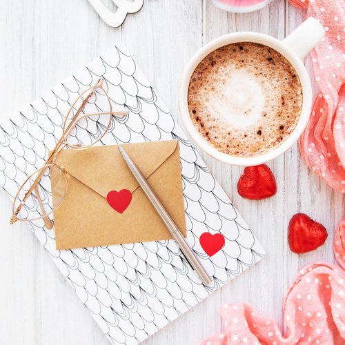 Skiennix 500Pcs Red Heart Stickers - Self-Adhesive Valentine's Day Love Labels for Crafting & Gifts