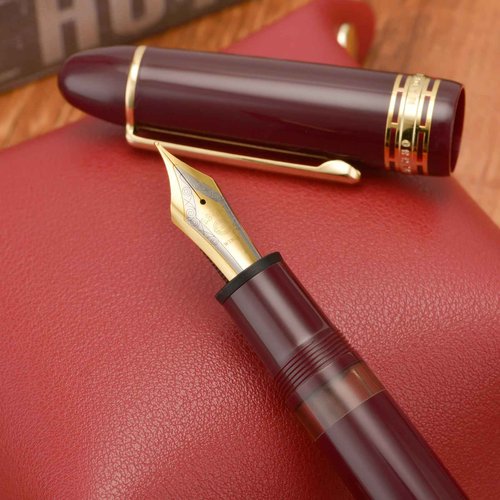 Yongsheng Junlai 630 Acrylic Fountain Pen, Size 8 Medium Nib with Piston Filling System, Wine Red Transparent Ink Tank with Torpedo Shape Design Smooth Writing Pen (Gold Trim)
