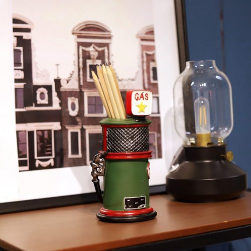 PARSAHO Oiler Pencil Holder Gas Pump Pencil Pen Holder Vintage Style Resin Desk Organizer for Home Office Bedroom