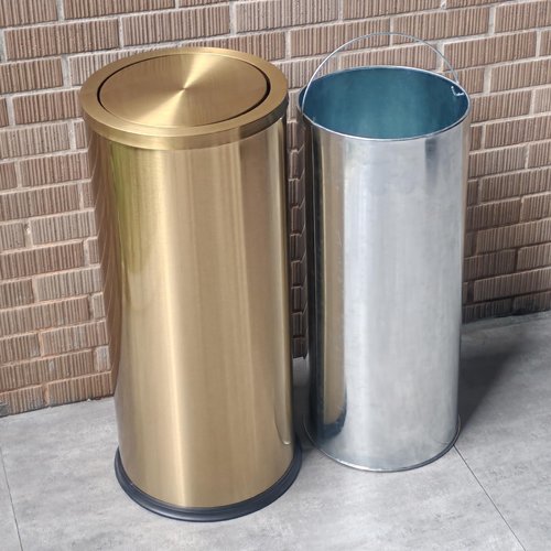 Huaqinglian Brushed Gold Kitchen Trash Can with Swing Lid 7.8Gallon,Stainess Steel Commercial Garbage Can Wastebaskets for Shopping mall,Hotel Lobby,Airport, Elevator Entrance Using(Gold, 7.8 Gallon)