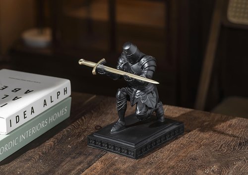 NCQIXIAO Templar Vanguard Soldier Pen Holder Pencil Stand Desk Organizers and Accessories as Gift for Medieval Warrior Enthusiast (Black)