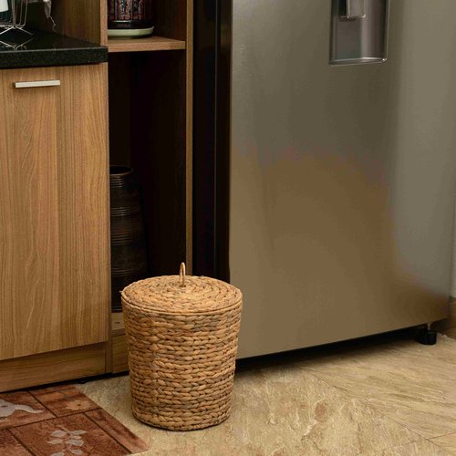 KOLWOVEN Wicker Trash Can with Lid in Bedroom, Bathroom - Trash Can in Office - Boho Woven Wicker Waste Basket - Office Garbage Cans for Under Desk (Water Hyacinth, Medium (D11 X H11))