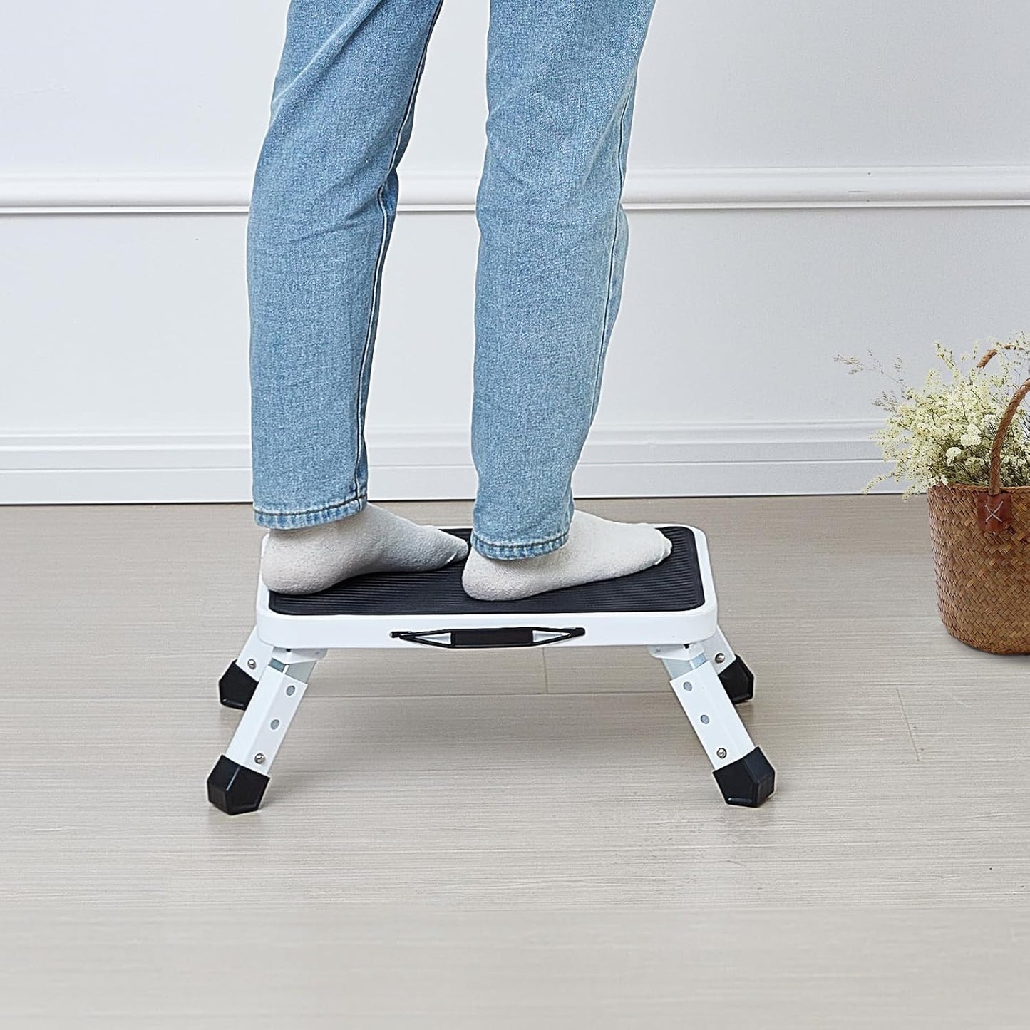 VEVOR Folding Steel Step Ladder - 330lbs Capacity, Adjustable Height, Non-Slip Design for Home & Office