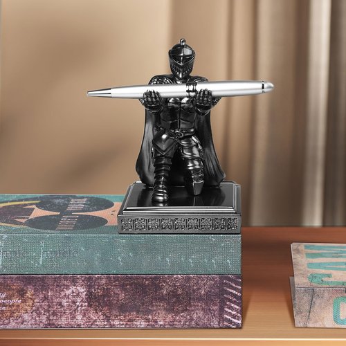 FACULX Windbreaker Soldier Knight Pen Holder Stand, Resin Mobile Phone Stand Desk Organizers, Medieval Style Office Desk Accessories Gift for Boyfriend Husband Dad Son, Silver (Not Include Pen)