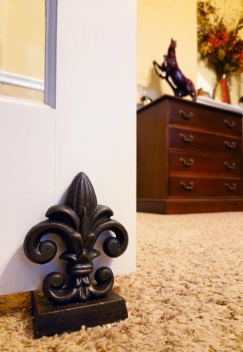Lulu Decor 100% Cast Iron Fleur De Lis Door Stopper, 4 lbs 5 oz, Well Built Door Stopper, 6.50" H, 6" L