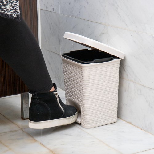 Mind Reader Trash Can, 5.5L (1.5 gal) Capacity, Bathroom Decor, Hands Free Lid, Square, 7.75" L x 7.75" W x 11" H, Ivory