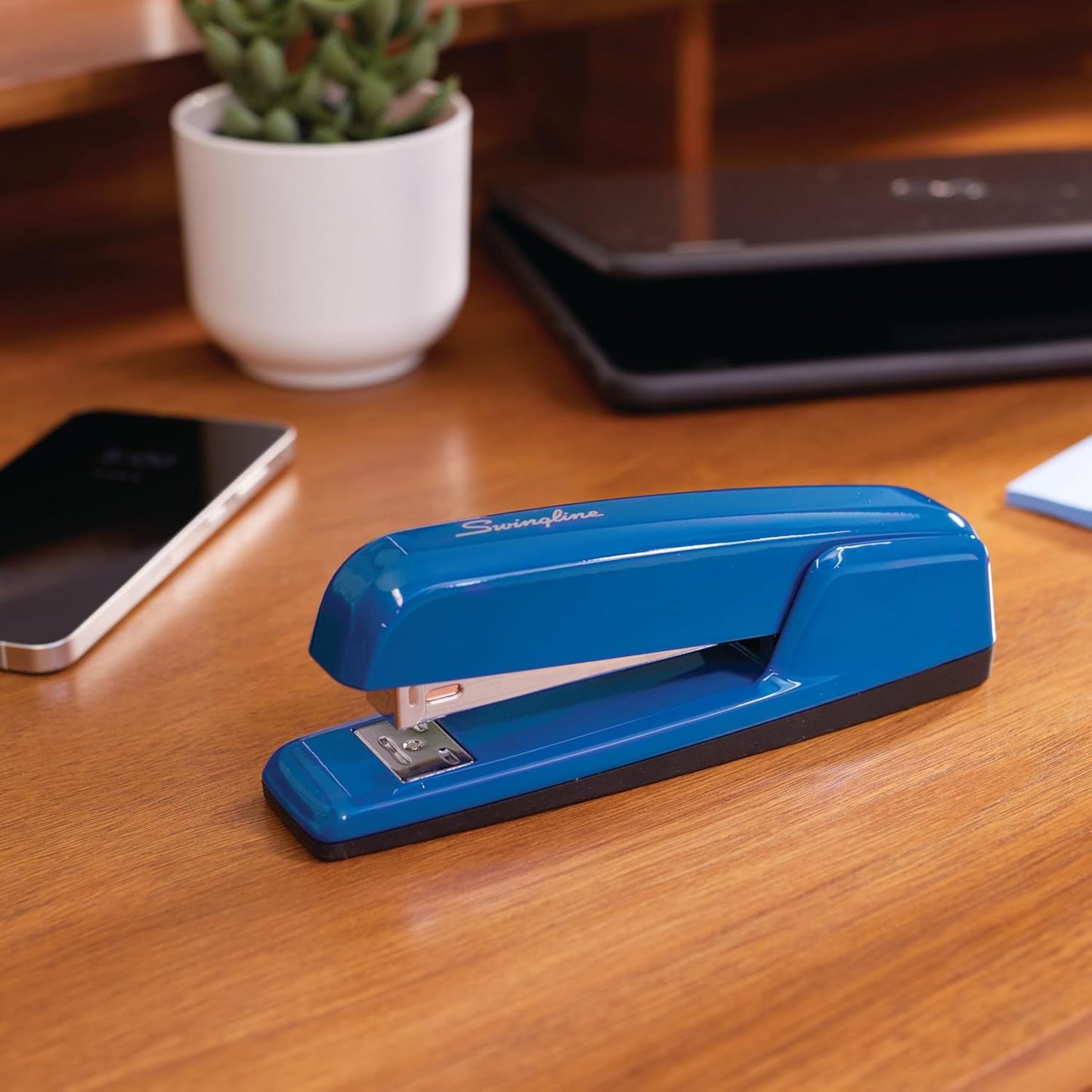 Swingline 747 Business Stapler - Jam-Free Metal Design, 30 Sheet Capacity, Royal Blue (74729)