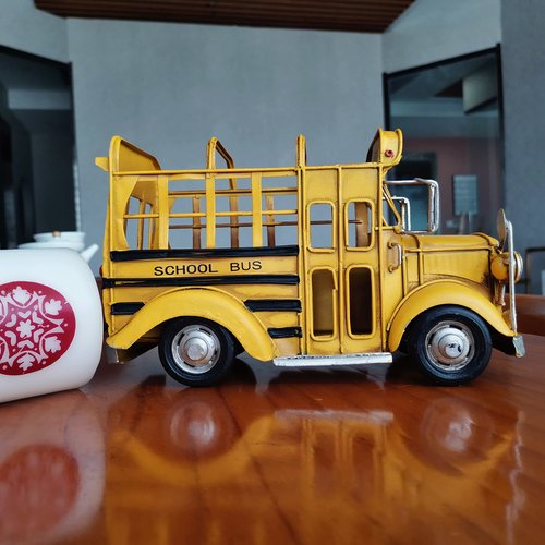 TRABEATOGA Retro Iron School Bus Model Pen Holder Pencil Pot Home Art Decor Desktop Decoration Ornaments for Office School Supplies