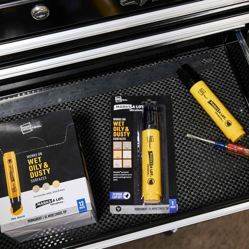 Avery Marks A Lot UltraDuty Permanent Markers, XL Wide 18mm Chisel Tip, Water Resistant, 12 Black Industrial Markers (29866)