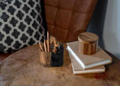 DEMDACO Bearfoots by Jeff Fleming Bear Log Midnight Black 5 inch Hand-cast Resin Stone Desk Pencil Holder
