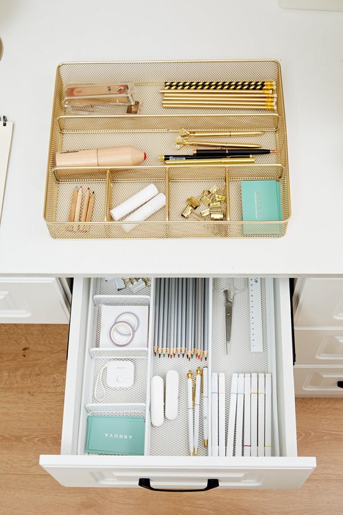 Annova Desk Top Organizer Tray for Office Organization - Metal Mesh - Storage Tray with Dividers for Pens, Desktop Accessories, Bathroom, Kitchen, Makeup and Office Supplies (Large, Gold)