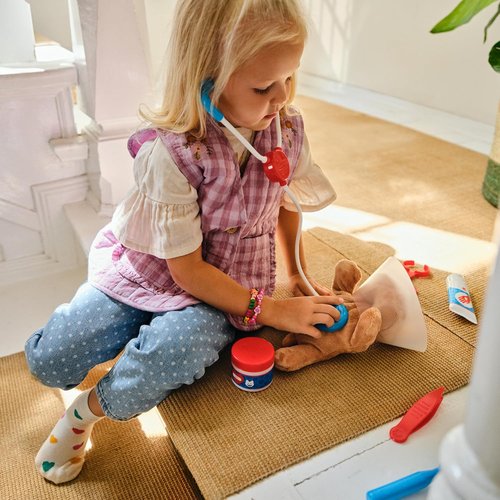 Melissa & Doug Pet Vet Play Set - 24-Piece Animal Doctor Kit with Plush Dog & Cat Toys for Ages 3+
