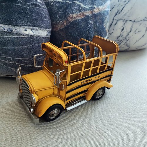 TRABEATOGA Retro Iron School Bus Model Pen Holder Pencil Pot Home Art Decor Desktop Decoration Ornaments for Office School Supplies