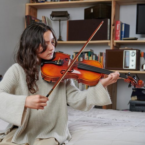 Cecilio Violin 4/4 Full Size Kit Hand Oil Rub Highly Flamed 1-Piece Back Solidwood Violin with D'Addario Prelude Strings, Size 4/4 (Full Size)